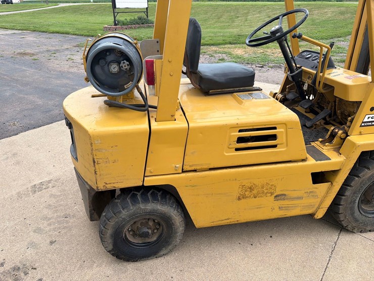komatsu-fg25-propane-forklift-image-19