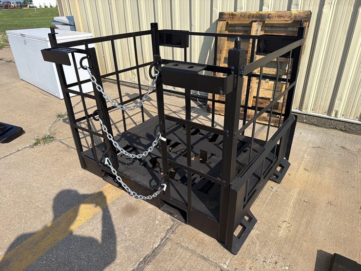 heavy-duty-do-all-44”-x-56”-skidloader/pallet-fork-man-basket-image-2