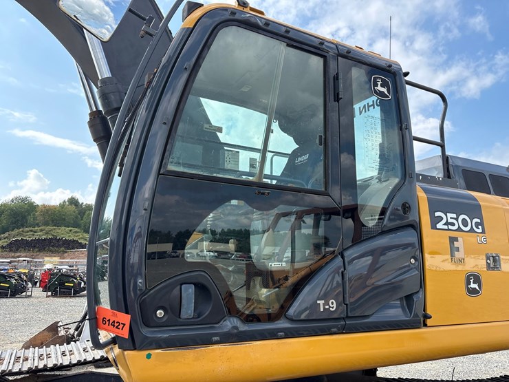 deere-250g-lc-image-10