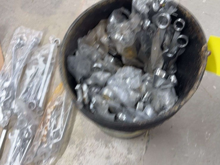 5-gallon-bucket-of-unused-metric-wrenches-image-4