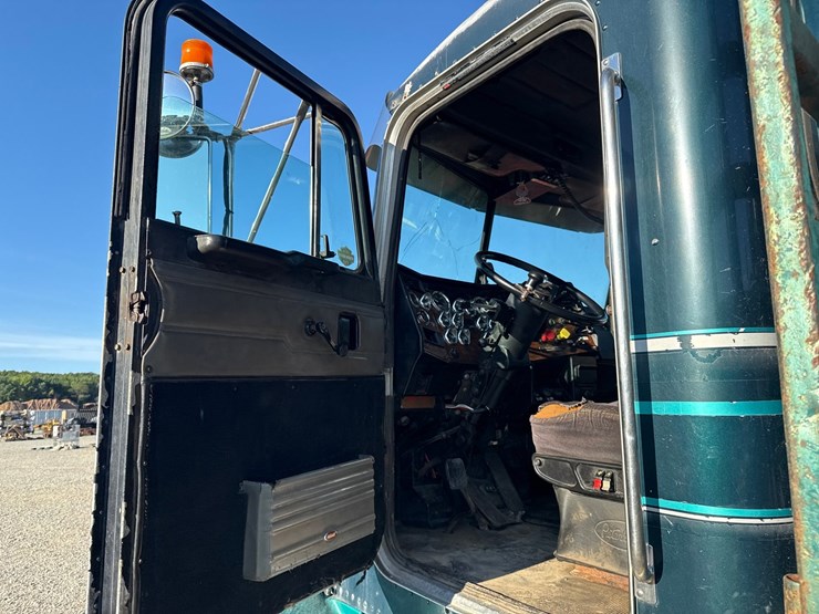 1998-peterbilt-378-image-92