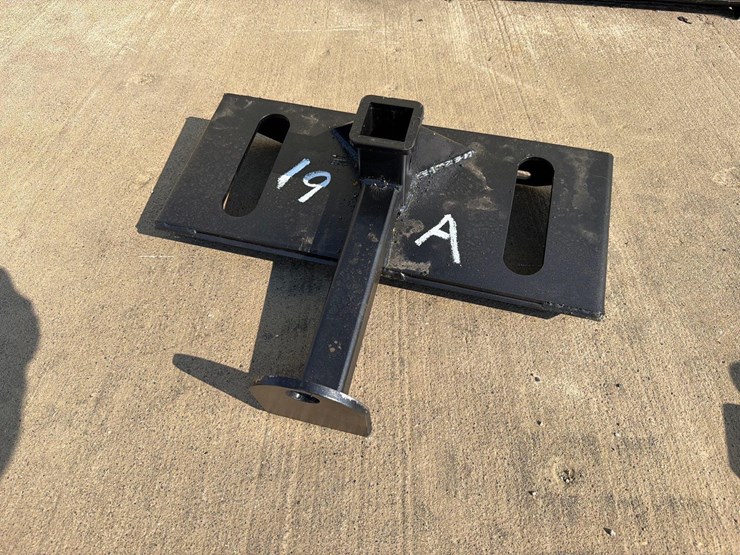 heavy-duty-mini-skidloader-gooseneck-receiver-hitch-back-plate-image-1