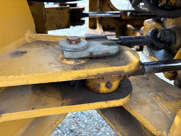 deere-444h-image-40