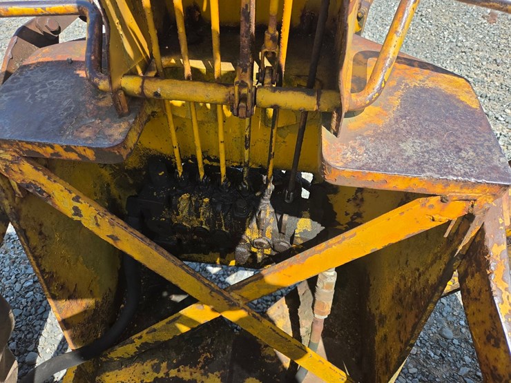 #61410-•-case-w-3-loader-backhoe-image-60