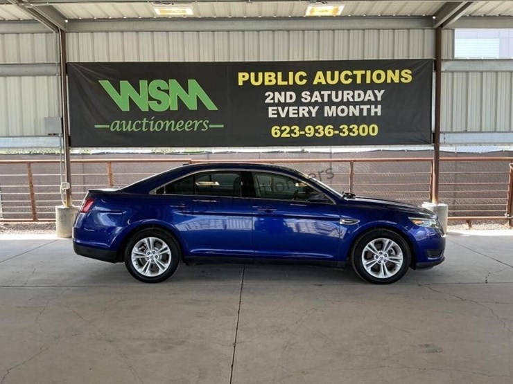 2015-ford-taurus-sdn-image-1