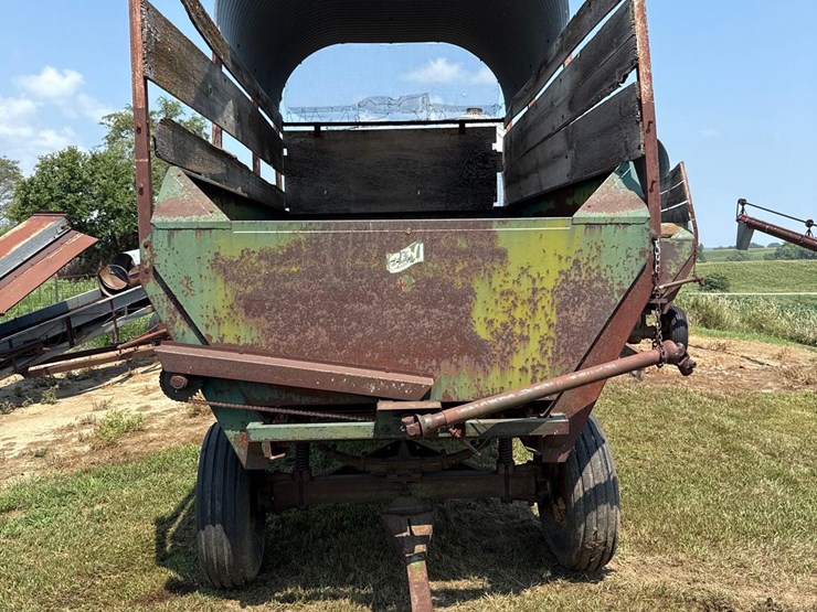 s&w-200-power-wagon-rear-unload-silage-wagon-image-2