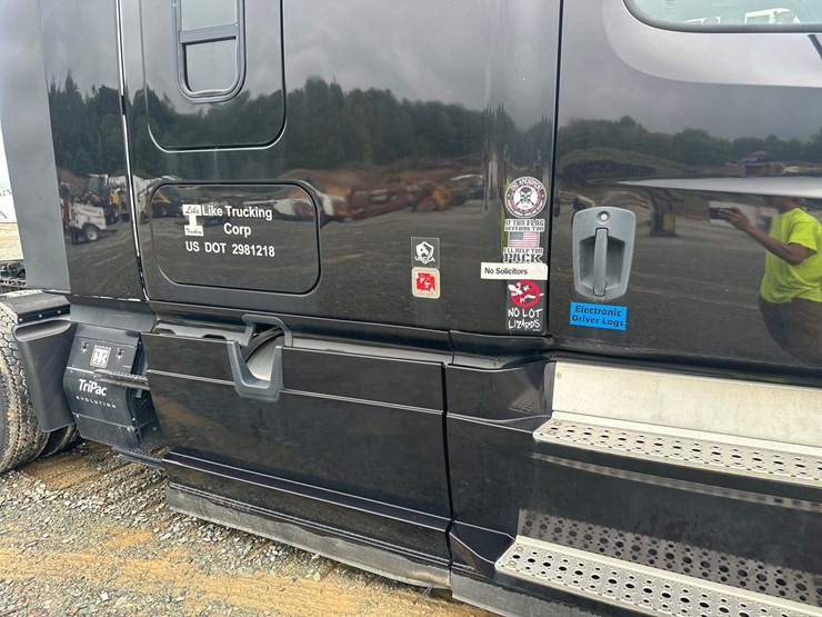 #61416-•-2019-freightliner-cascadia-evolution-iseries-sleeper-cab-truck-tractor-image-15