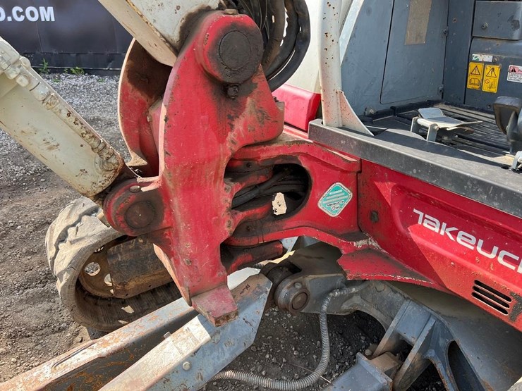 2016-takeuchi-tb260-image-13