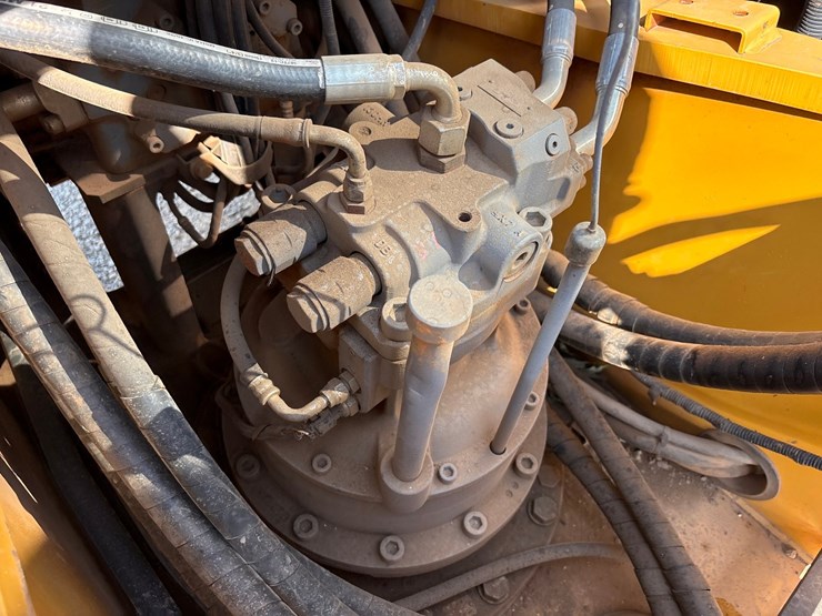 deere-250g-lc-image-30