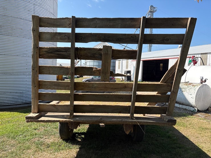 #2916-•-8'x16'-hay-wagon-image-3