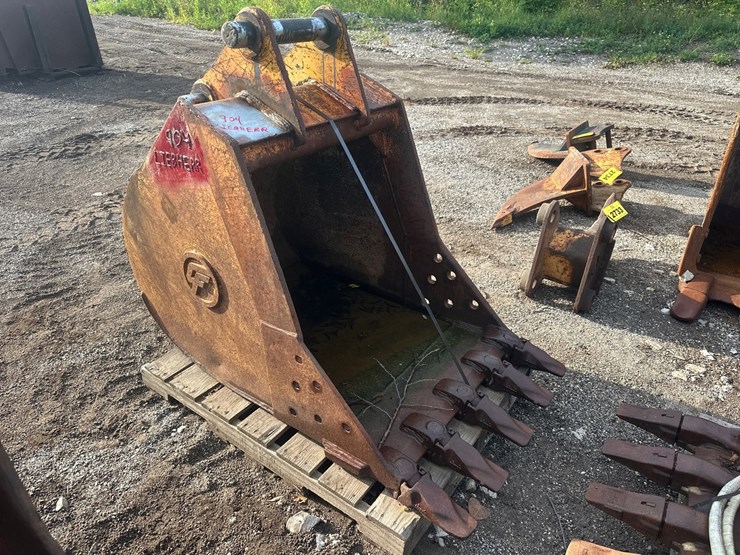 #2732-•-approx-36"-excavator-bucket-image-1