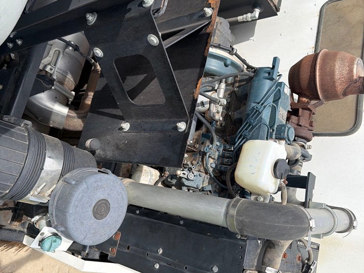 2015-isuzu-nrr-image-55