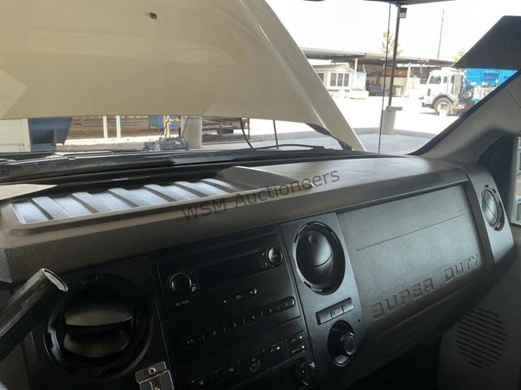 2015-ford-f550-image-25
