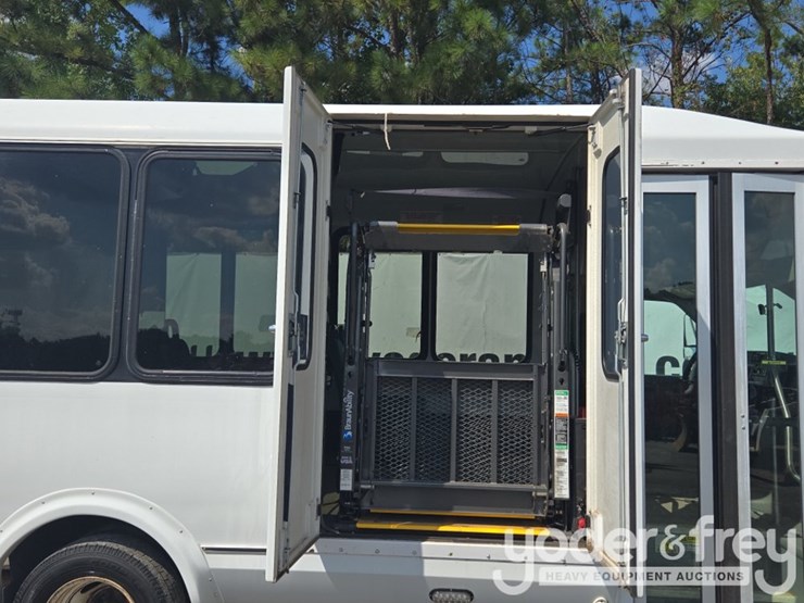 2017-ford-e350-image-20