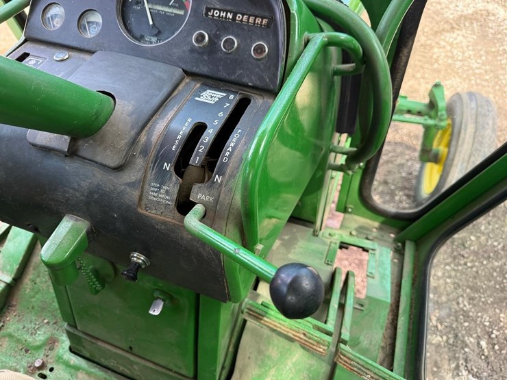 john-deere-3020-image-25