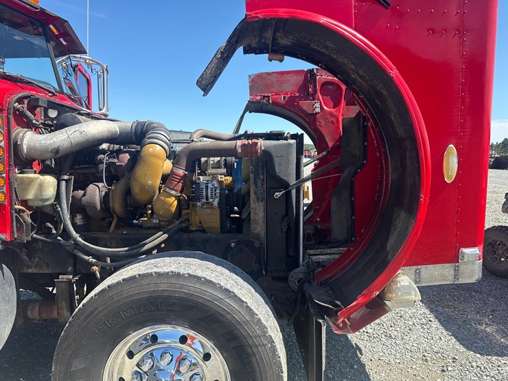 2005-peterbilt-379-image-19