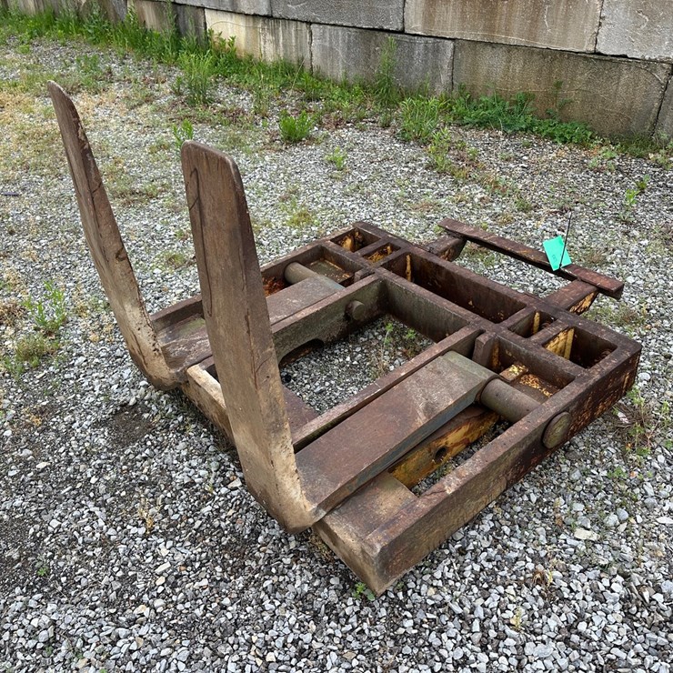 #4003 • Approx 40" Loader Forks