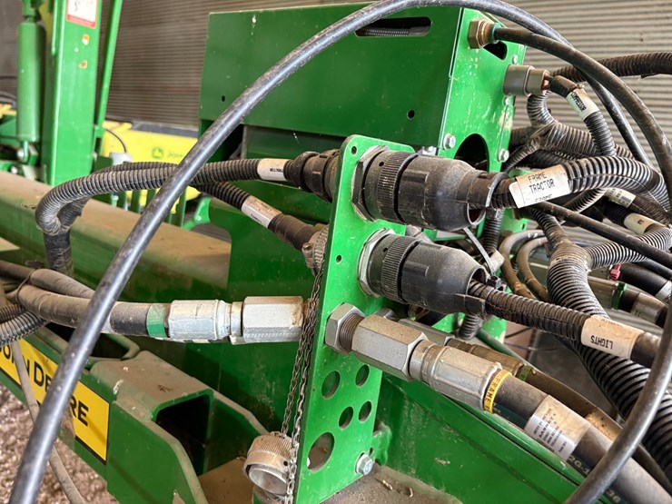 john-deere-1775-image-11