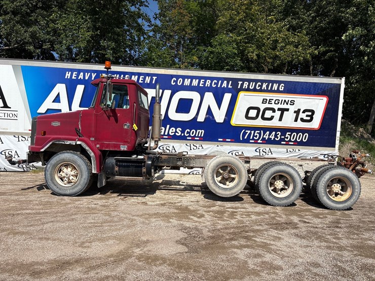 #2639-•-white-gmc-cab-and-chassis-image-2