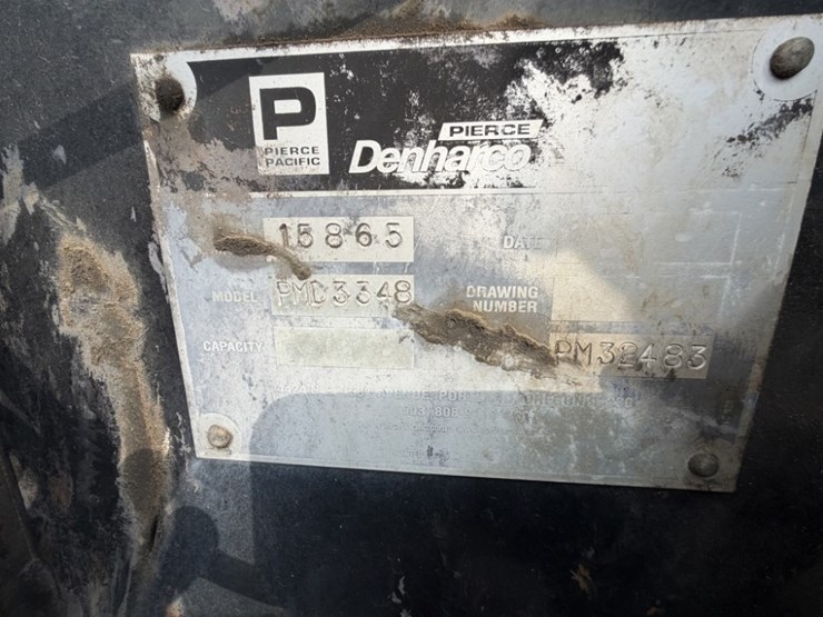 2011-deere-2454d-image-38