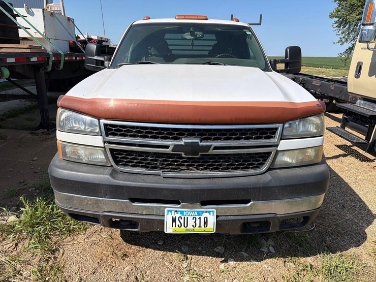 2006-chevrolet-3500-image-2
