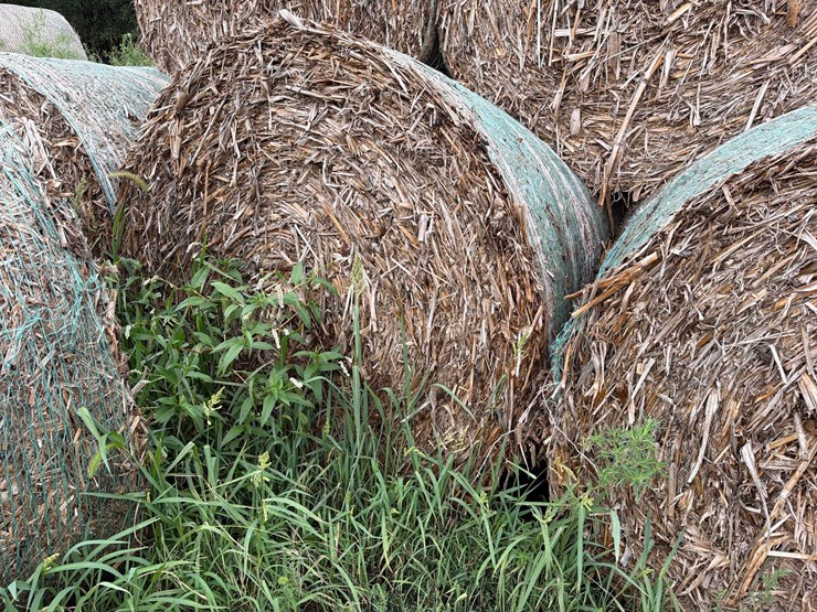 30-corn-stalk-bales-image-6