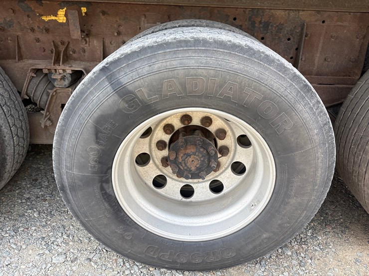 #61388-•-2004-international-5600i-quad-axle-dump-truck-image-76