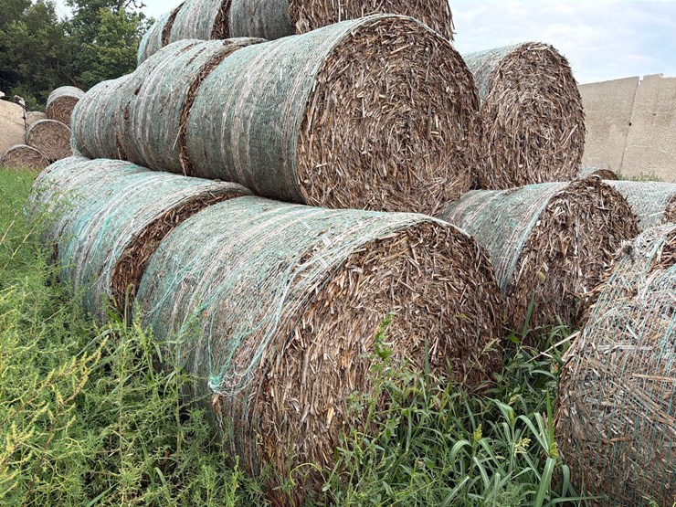 30-corn-stalk-bales-image-7