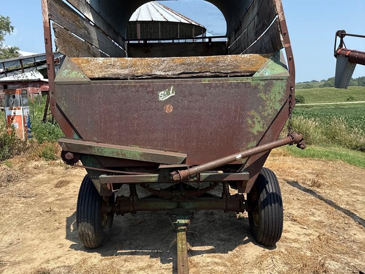 s&w-200-power-wagon-rear-unload-silage-wagon-image-2