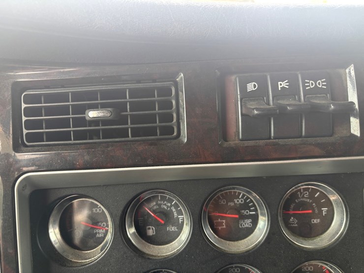 2012-kenworth-w900-image-68