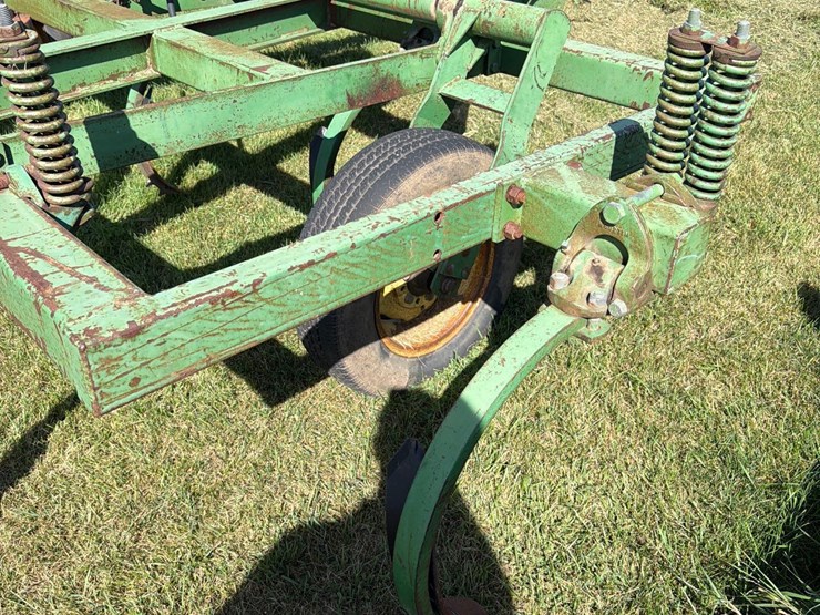 john-deere-100-image-4