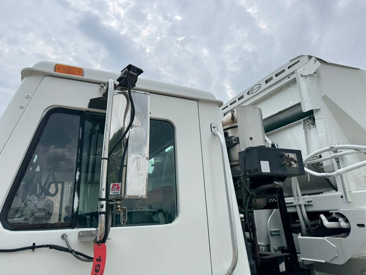 2015-mack-leu613-image-11