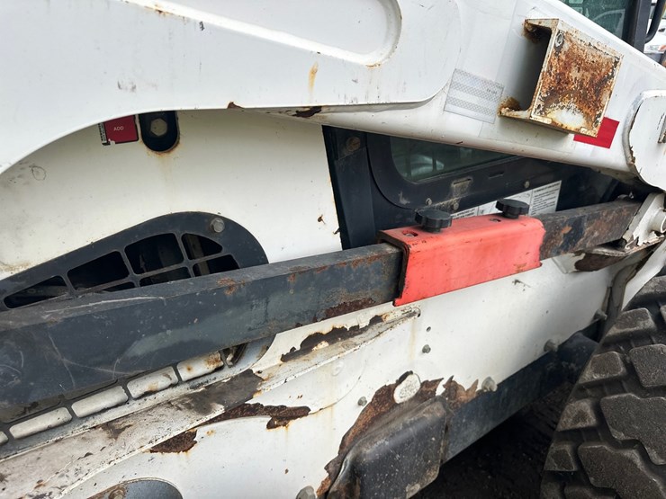 2012-bobcat-s850-image-23