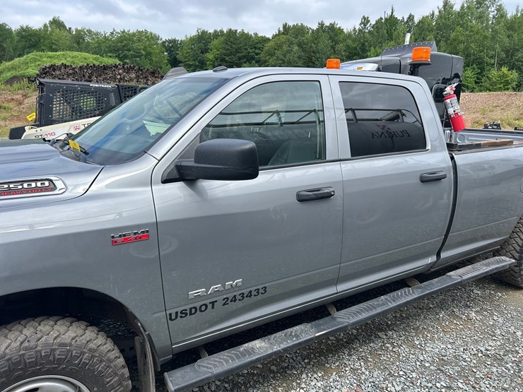 2021-dodge-2500-image-13