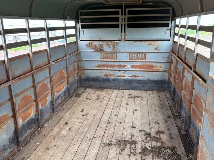 1975-triggs-7ft-x-20ft-gooseneck-livestock-trailer-image-29