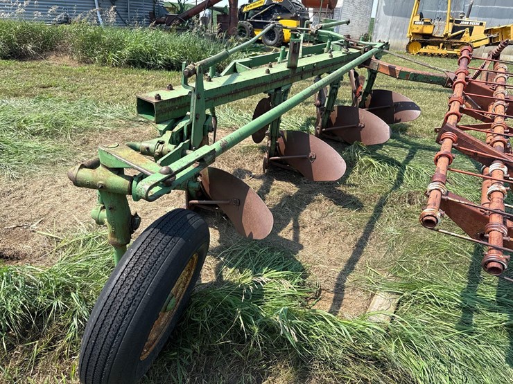 john-deere-4-bottom-plow-image-4