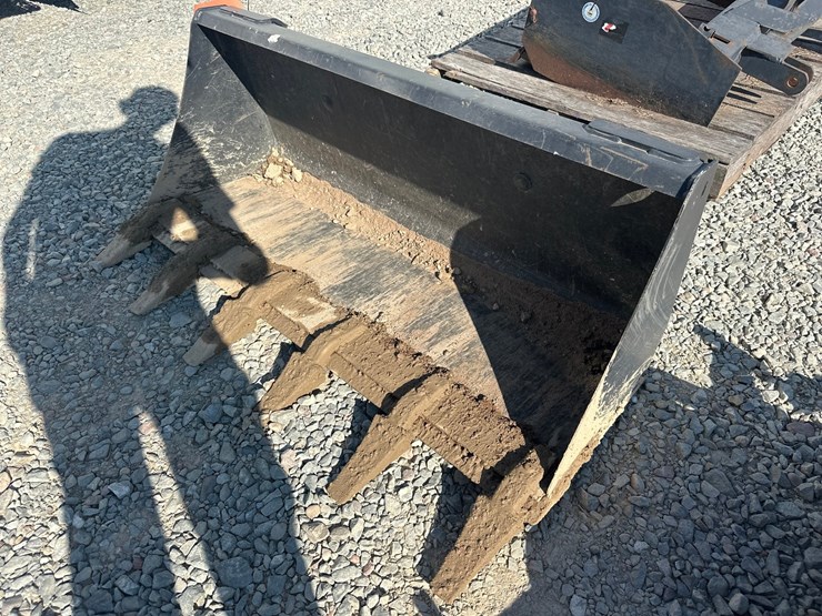 2021-massey-ferguson-1805-image-90