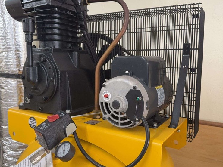 unused-dewalt-80-gallon-air-compressor-image-4