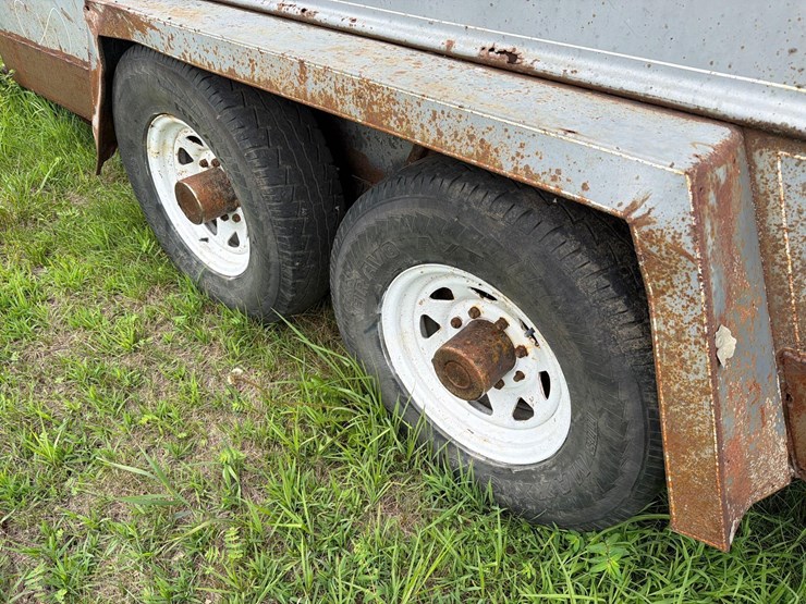 1975-triggs-7ft-x-20ft-gooseneck-livestock-trailer-image-20