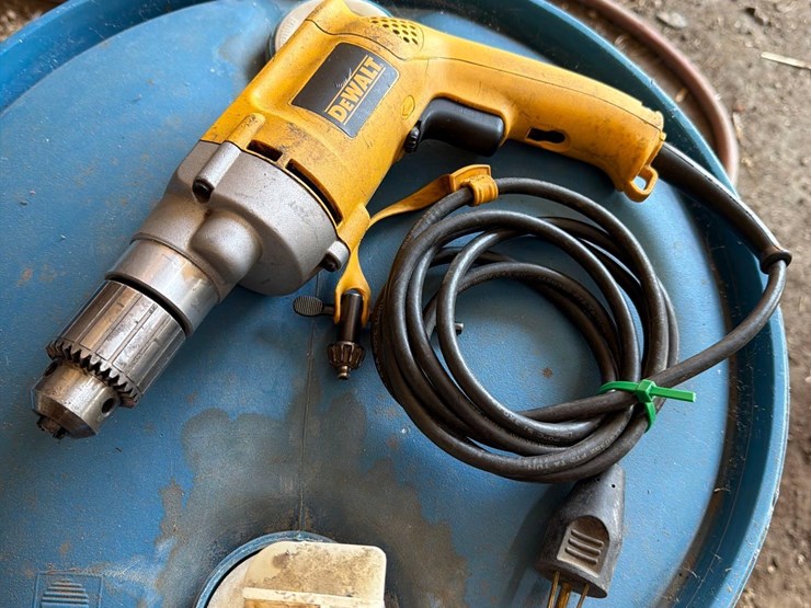 dewalt-drill-image-4