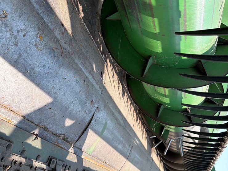 john-deere-220-image-27
