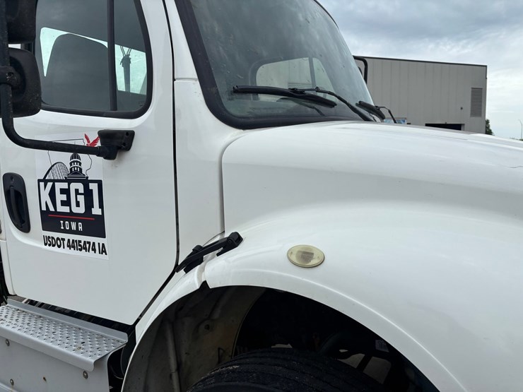 #2297-•-2017-freightliner-m2-single-axle-day-cab-truck-tractor-image-22