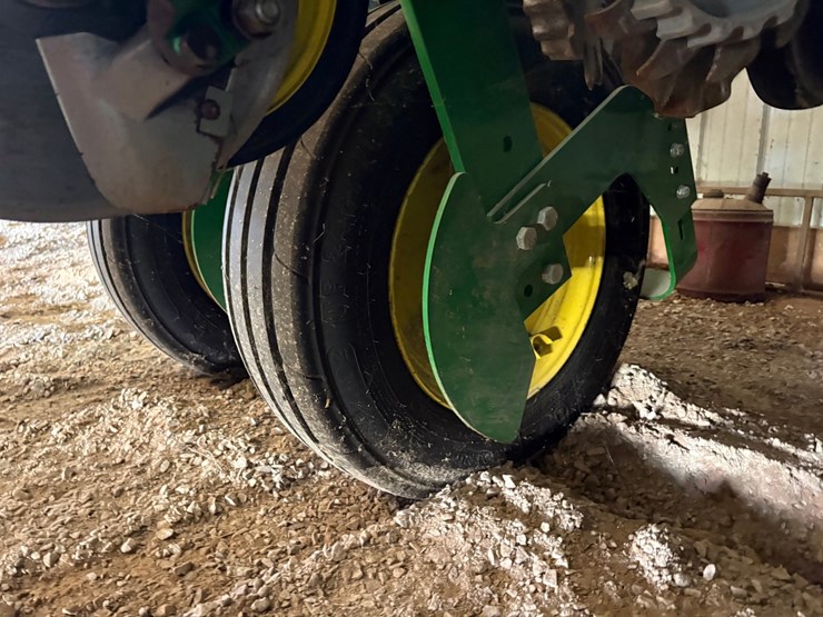 john-deere-1775-image-70