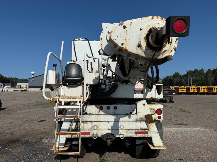 2003-freightliner-fl80-image-4