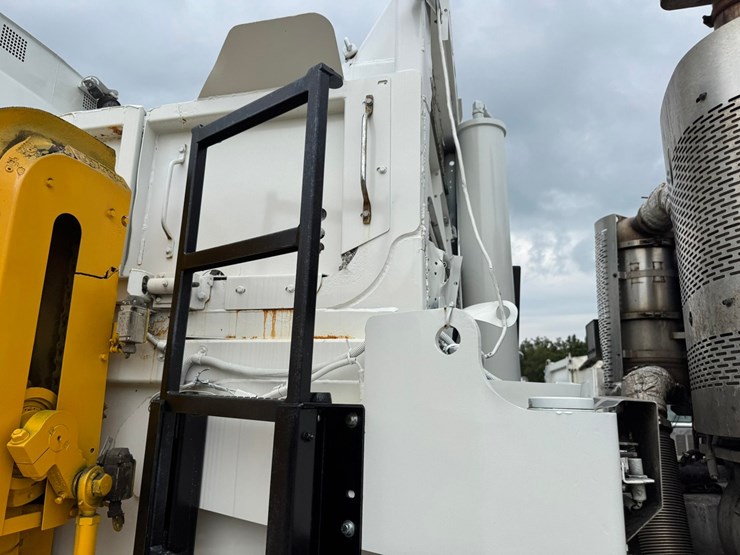 2015-mack-leu613-image-48