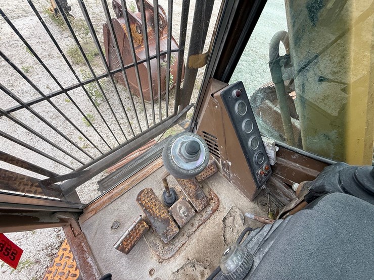 caterpillar-235b-image-39