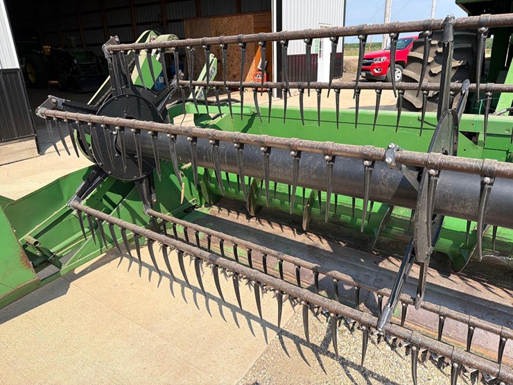 john-deere-220-image-25