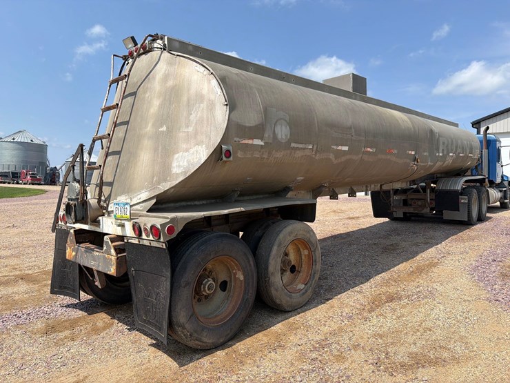 1959-fruehauf-tanker-image-3