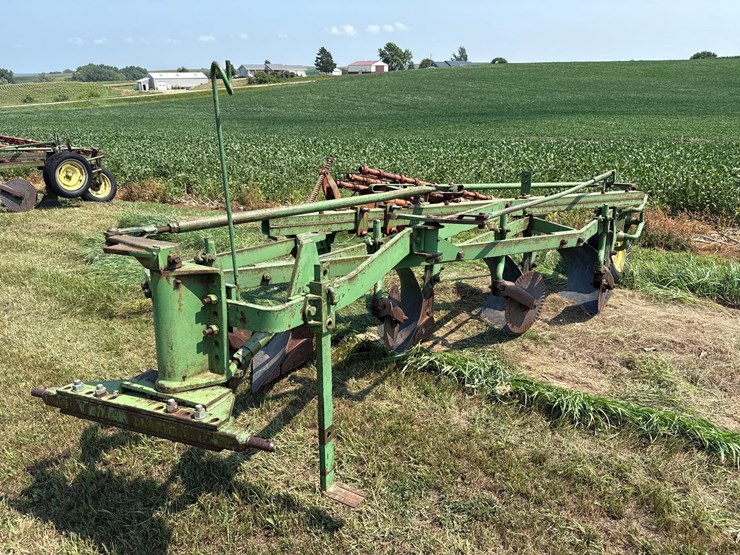 john-deere-4-bottom-plow-image-1
