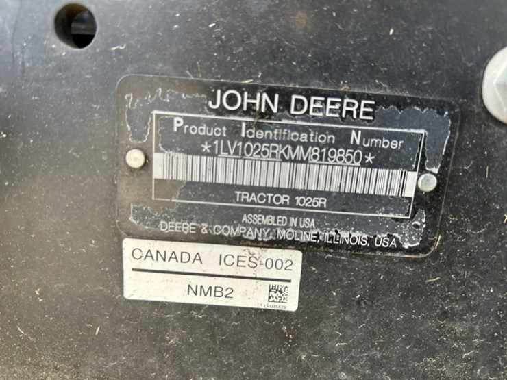 2021-john-deere-1025r-image-11